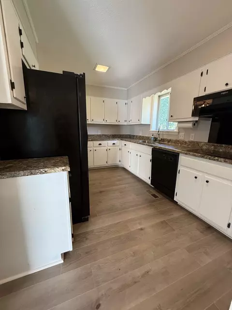 Kitchen - 1384 Murphy Ave, Covington, TN 38019 photo 1 of 2