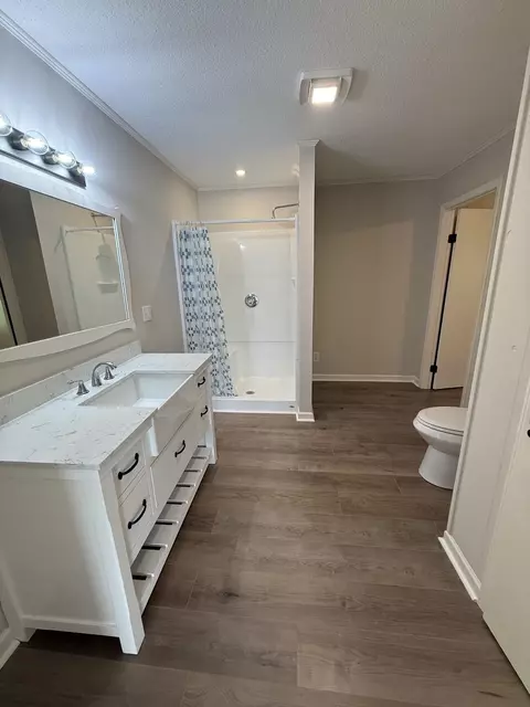 Bath - 1384 Murphy Ave, Covington, TN 38019 photo 5 of 6