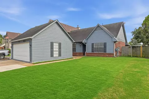2957 S Pondside Dr, Memphis, TN 38119