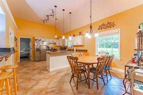 Kitchen - 2665 Mccraw Loop, Mason, TN 38049 photo 1 of 3