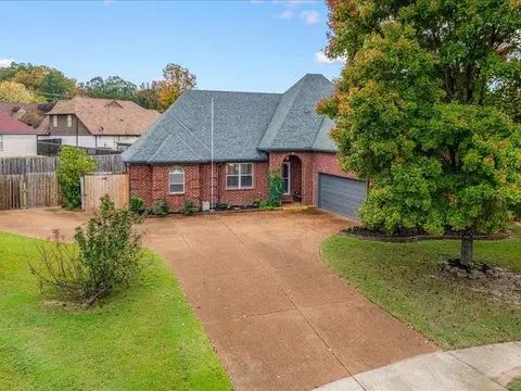 4500 Hillyglen Cv, Bartlett, TN 38135