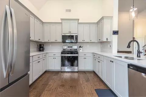 Kitchen - 7620 Crosswinds Blvd, Hernando, MS 38632 photo 2 of 3