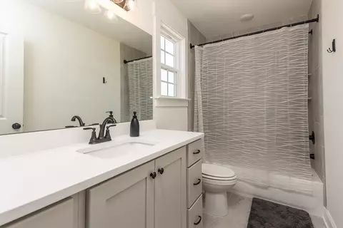 Bath - 7620 Crosswinds Blvd, Hernando, MS 38632 photo 4 of 4