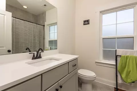 Bath - 7620 Crosswinds Blvd, Hernando, MS 38632 photo 3 of 4