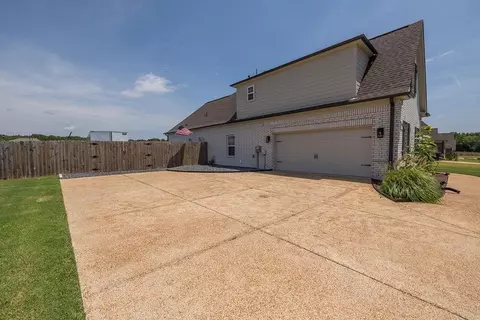 Exterior - 7620 Crosswinds Blvd, Hernando, MS 38632 photo 3 of 9