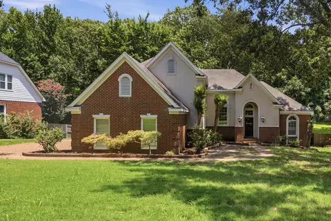 1850 Wood Oak Dr, Cordova, TN 38016