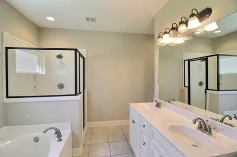 Bath - 4722 Alexander Rd, Olive Branch, MS 38654 photo 3 of 3