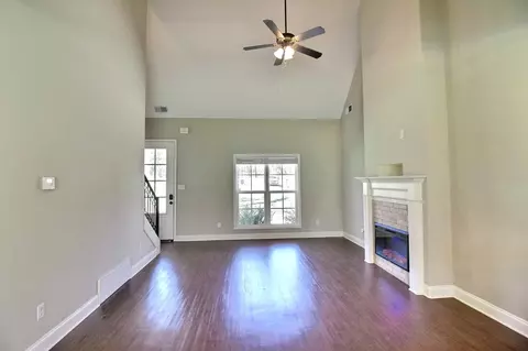 Living - 4722 Alexander Rd, Olive Branch, MS 38654 photo 2 of 2