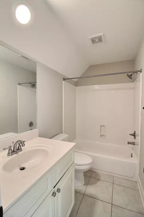 Bath - 4722 Alexander Rd, Olive Branch, MS 38654 photo 1 of 3