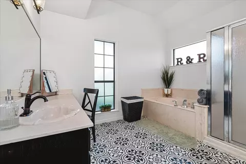 Bath - 6734 Rabbit Den Cv, Arlington, TN 38002 photo 3 of 4