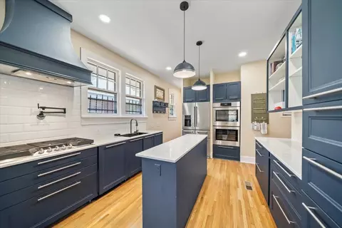 910 Kensington Pl, Memphis, TN 38107