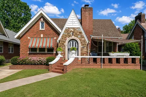 910 Kensington Pl, Memphis, TN 38107