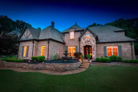 10195 Maple Run Dr, Lakeland, TN 38002