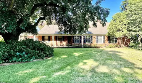 1055 Woodview Dr, Memphis, TN 38117