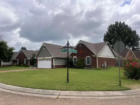 3700 N Sungate Dr, Bartlett, TN 38135