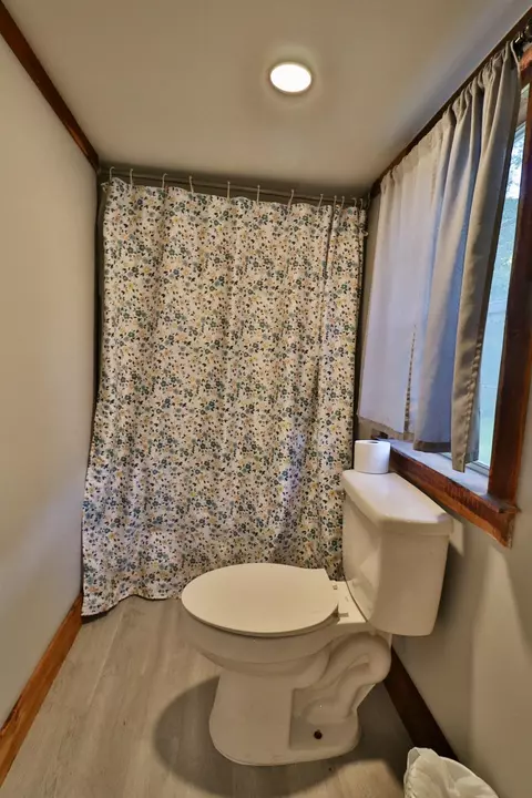 Bath - 1611 King Rd, Sardis, MS 38666 photo 1 of 3