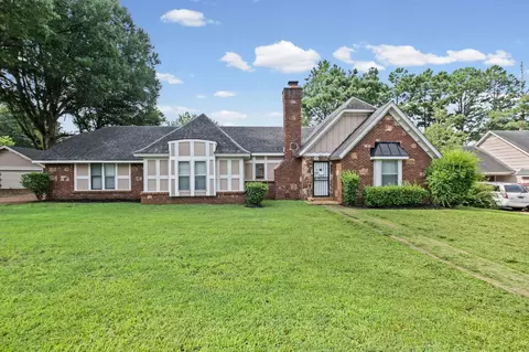 8141 Misty Meadows Ln, Memphis, TN 38125