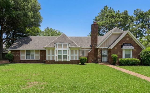 8141 Misty Meadows Ln, Memphis, TN 38125
