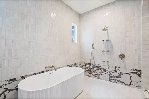 Bath - 5272 Winestone Cv, Memphis, TN 38120 photo 1 of 10