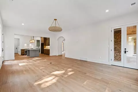 Living - 5272 Winestone Cv, Memphis, TN 38120 photo 2 of 2