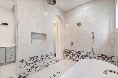 Bath - 5272 Winestone Cv, Memphis, TN 38120 photo 2 of 10