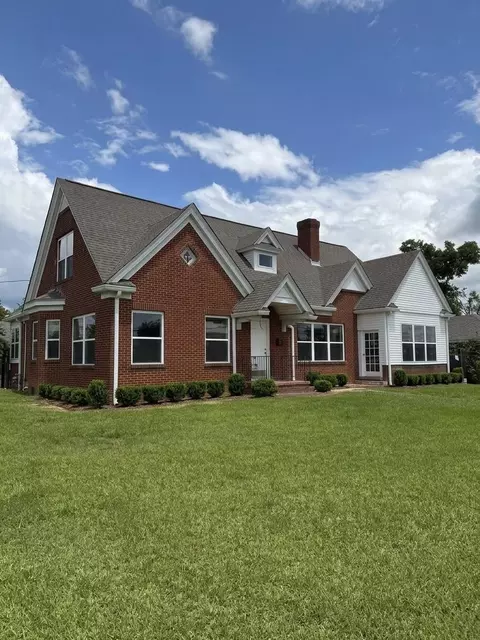 367 W Court Ave W, Selmer, TN 38375