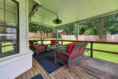 Exterior - 284 E Poplar Ave, Collierville, TN 38017 photo 3 of 4