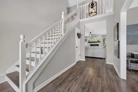 Entry Way - 284 E Poplar Ave, Collierville, TN 38017 photo 2 of 3