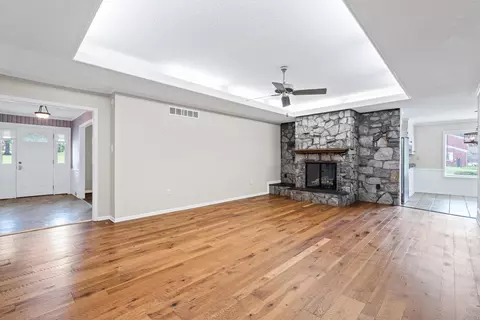 Living - 123 S Malone Rd, Hernando, MS 38632 photo 3 of 7