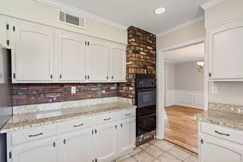Kitchen - 123 S Malone Rd, Hernando, MS 38632 photo 2 of 3