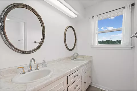 Bath - 123 S Malone Rd, Hernando, MS 38632 photo 2 of 5