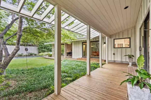 998 Fair Meadow Rd, Memphis, TN 38117