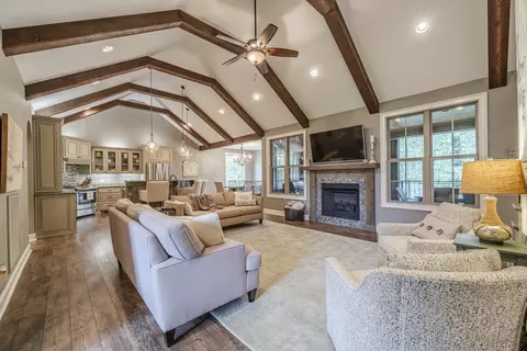 Living - 9 Elks Landing Dr, Iuka, MS 38852 photo 3 of 4