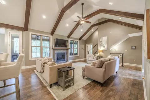 Living - 9 Elks Landing Dr, Iuka, MS 38852 photo 2 of 4