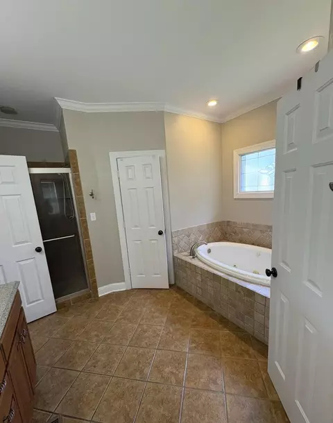 Bath - 37 Crownpointe Cove Cv, Jackson, TN 38305 photo 1 of 3