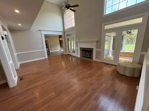 Living - 37 Crownpointe Cove Cv, Jackson, TN 38305 photo 2 of 4
