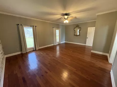 Living - 37 Crownpointe Cove Cv, Jackson, TN 38305 photo 4 of 4
