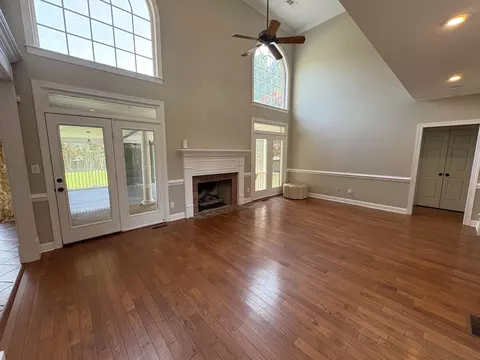 Living - 37 Crownpointe Cove Cv, Jackson, TN 38305 photo 1 of 4