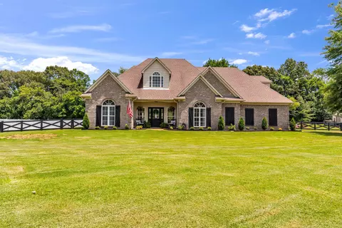 460 Crooked Creek Dr, Oakland, TN 38060