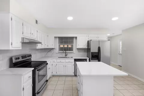 Kitchen - 192 E Powell Rd, Collierville, TN 38017 photo 1 of 5