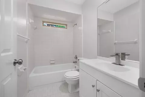 Bath - 192 E Powell Rd, Collierville, TN 38017 photo 6 of 6