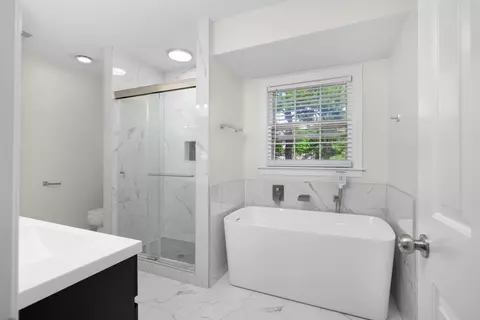 Bath - 192 E Powell Rd, Collierville, TN 38017 photo 5 of 6