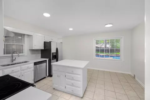 Kitchen - 192 E Powell Rd, Collierville, TN 38017 photo 5 of 5
