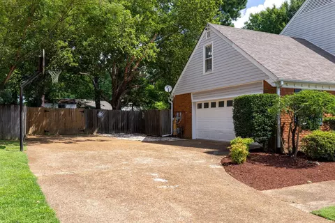 Exterior - 192 E Powell Rd, Collierville, TN 38017 photo 6 of 7