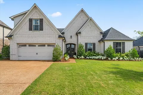 215 Laurel Wood Ln, Oakland, TN 38060