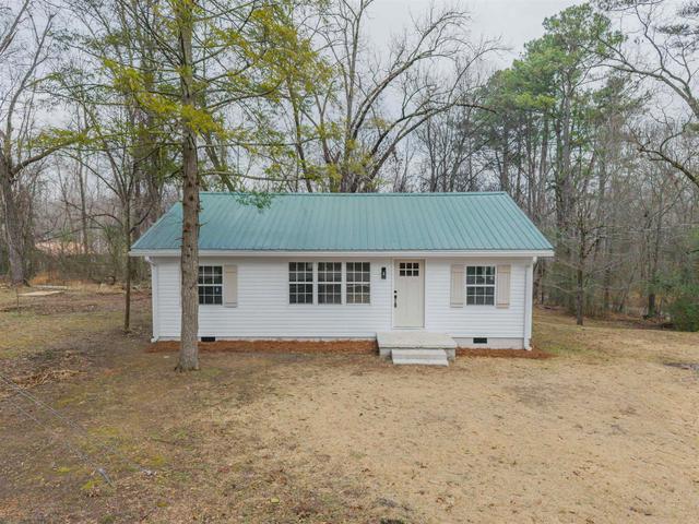 231 Adams St, Selmer, TN 38375