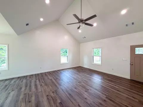 Living - 146 Cedar Rdg, Iuka, MS 38852 photo 2 of 3