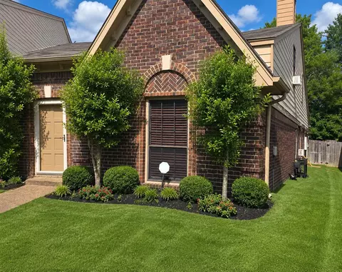 1670 Smokehouse Dr, Memphis, TN 38016