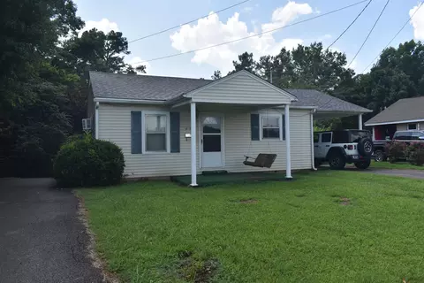 616 Circle Hill Dr, Selmer, TN 38375