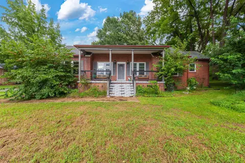 1305 Hollywood Dr, Jackson, TN 38301